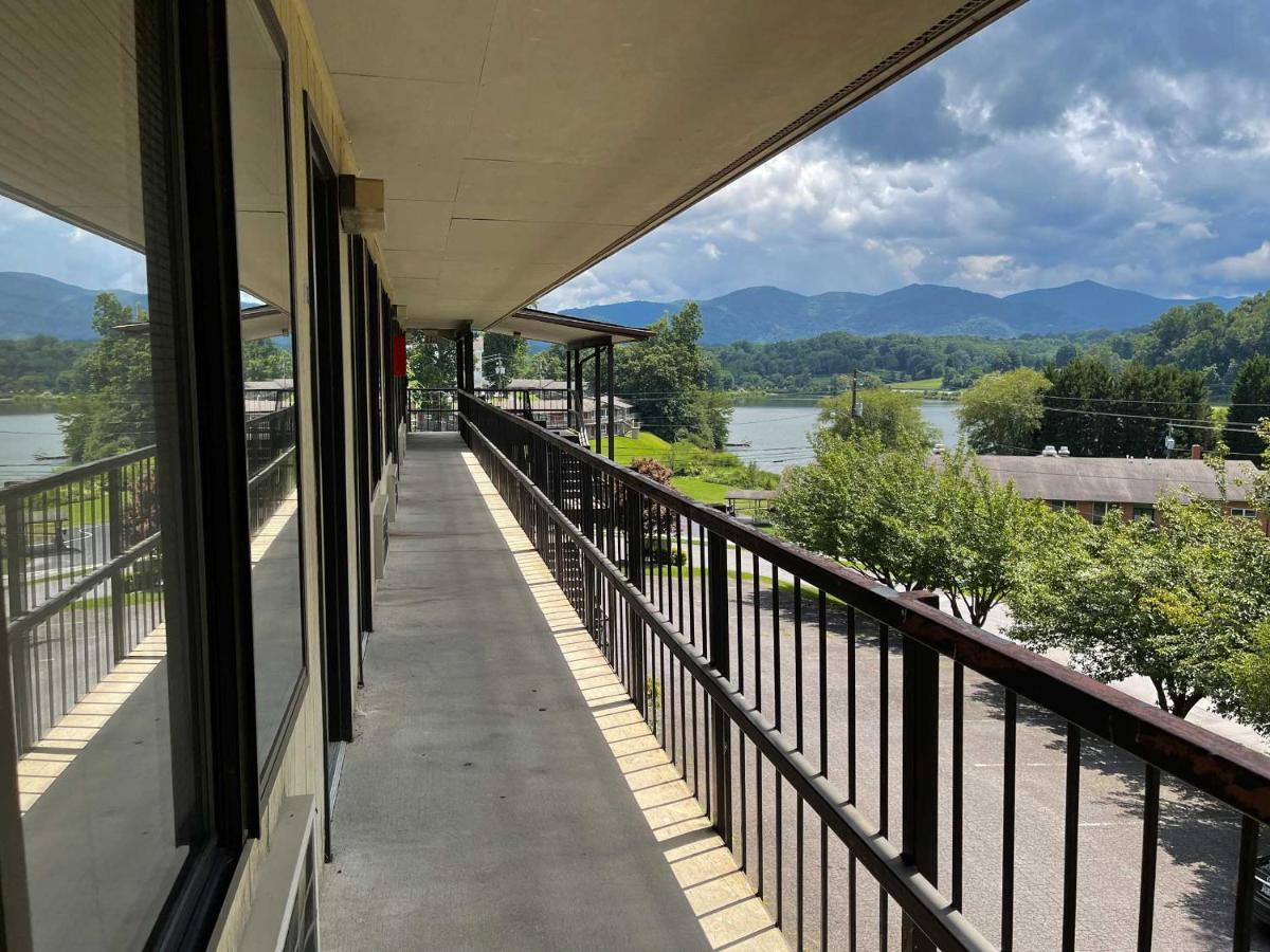Hillside Lodge Lake Junaluska エクステリア 写真