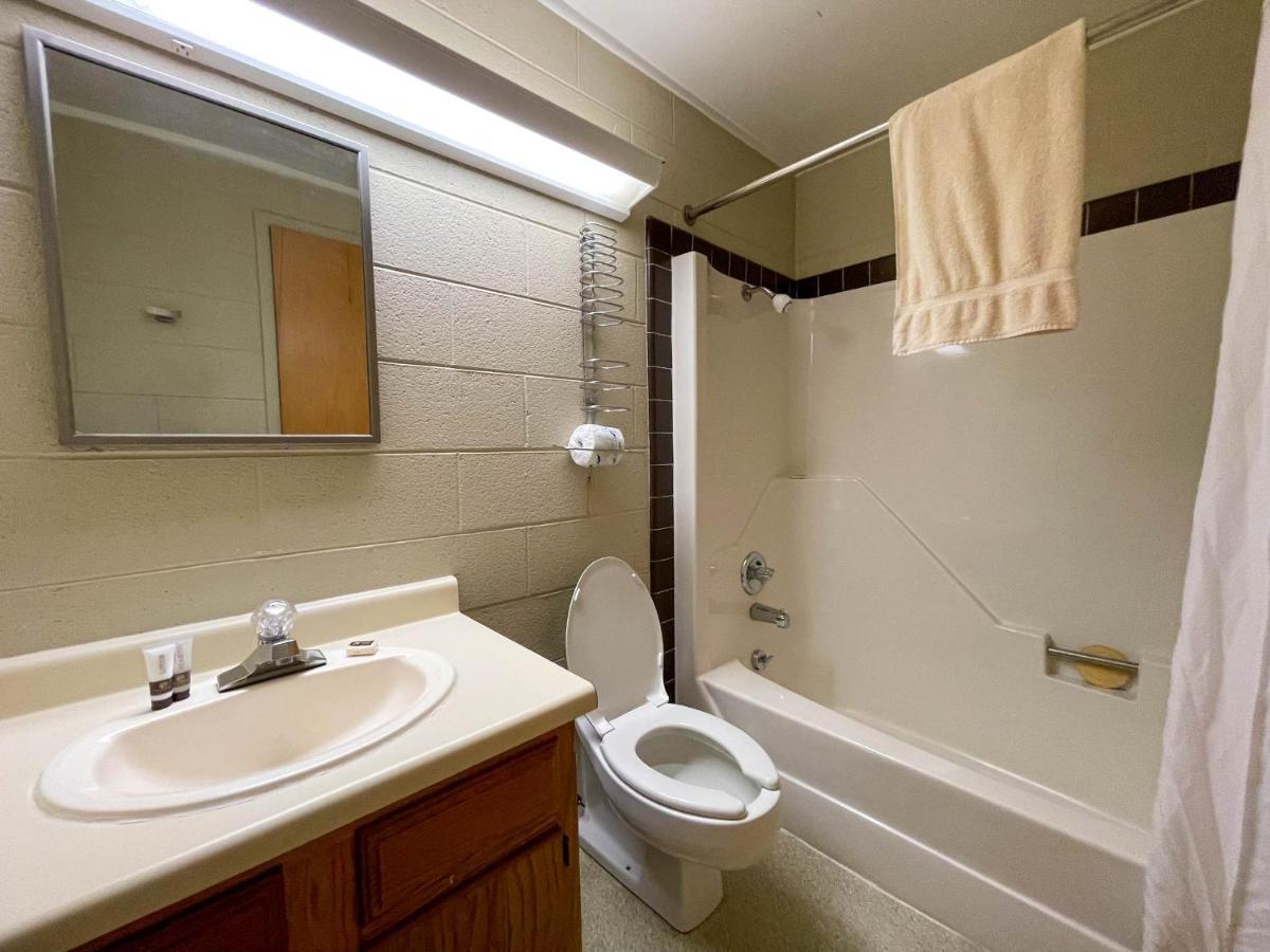 Hillside Lodge Lake Junaluska エクステリア 写真