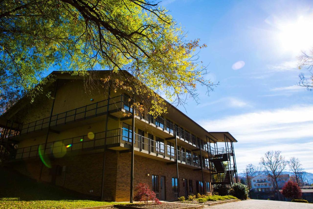 Hillside Lodge Lake Junaluska エクステリア 写真