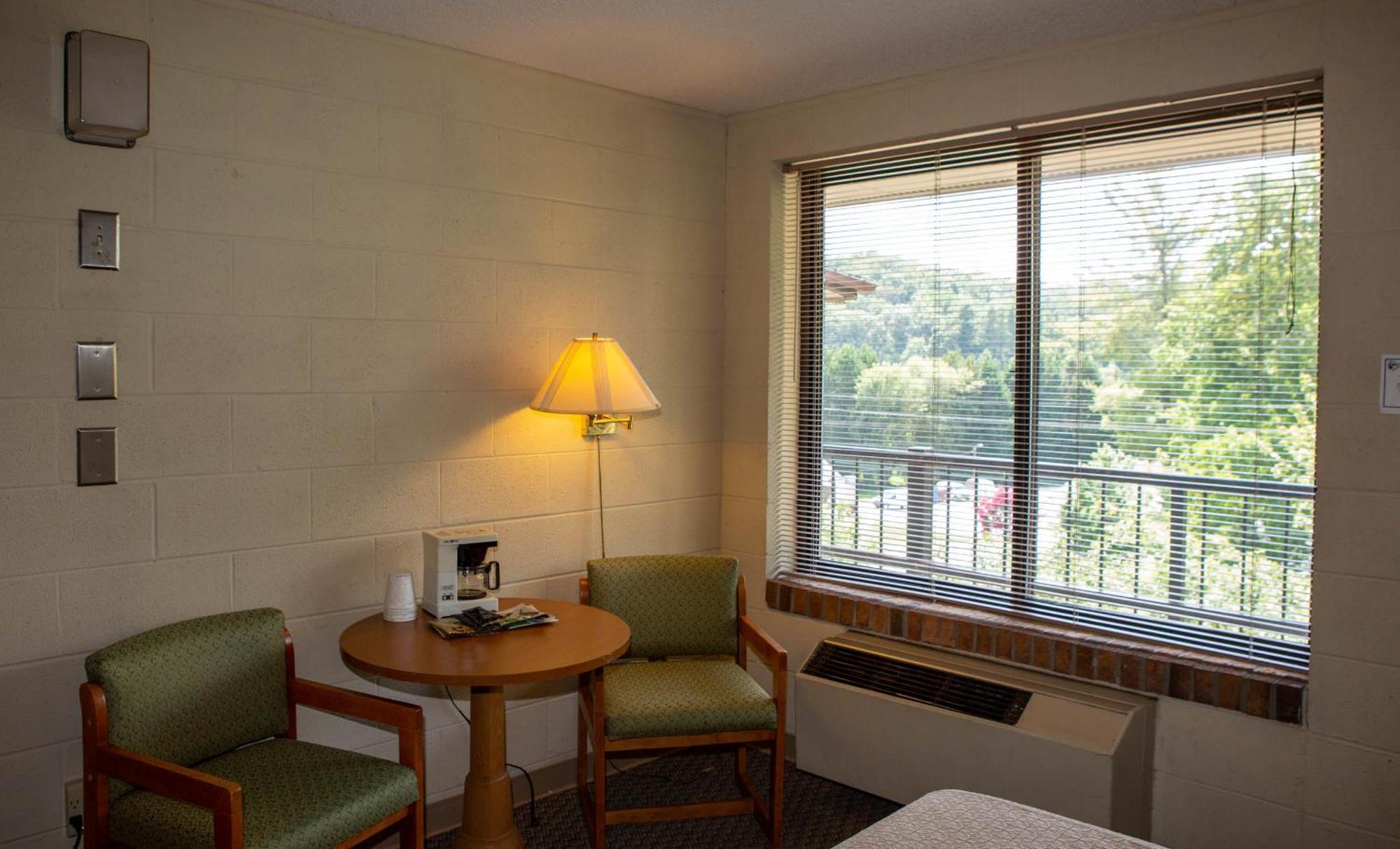 Hillside Lodge Lake Junaluska エクステリア 写真