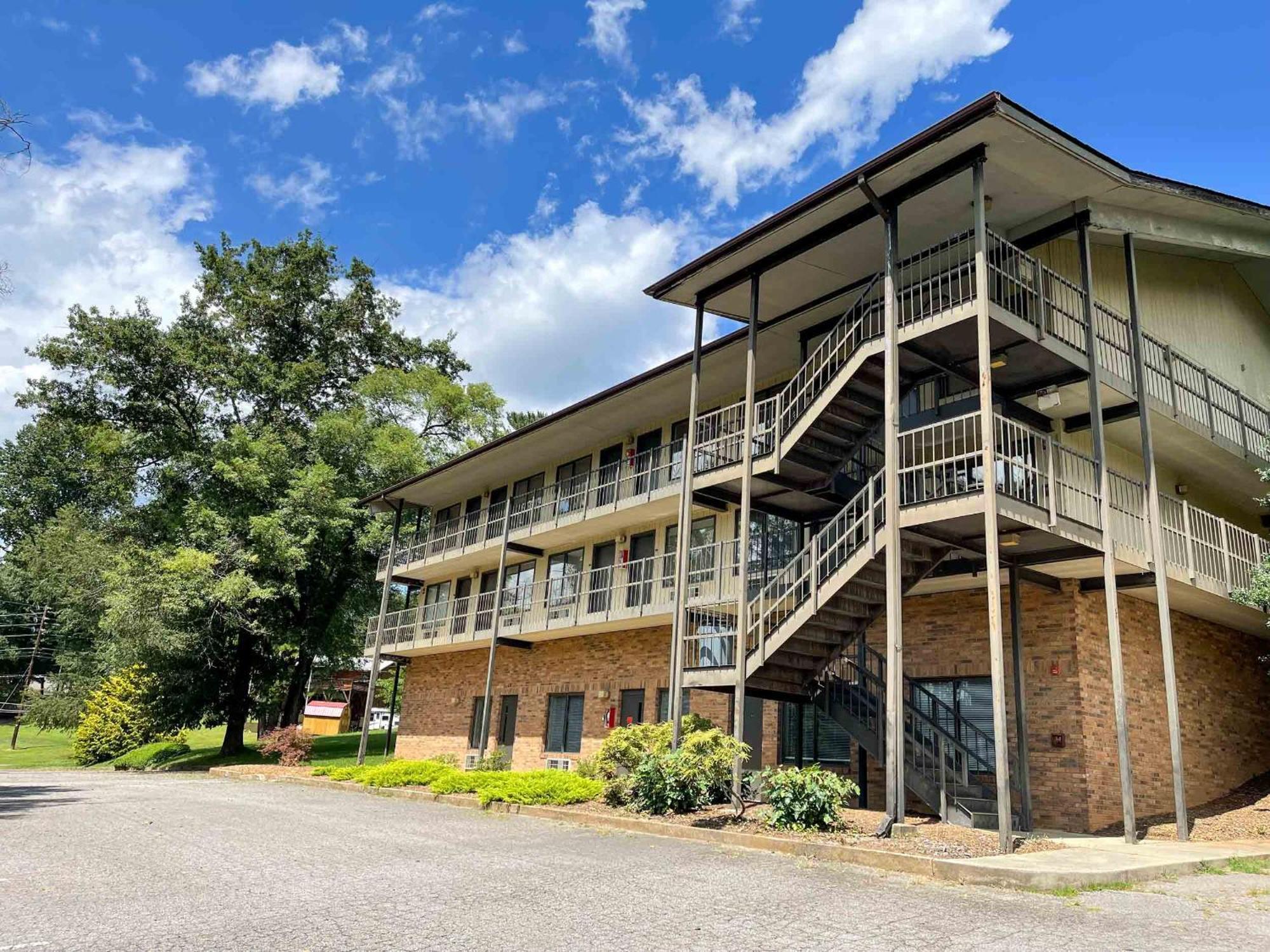 Hillside Lodge Lake Junaluska エクステリア 写真